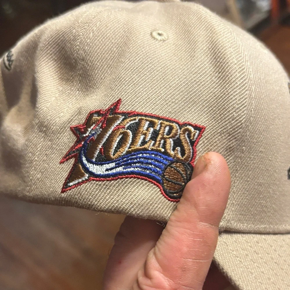 Mitchell & Ness NBA Finals 2001 Tan Hat lakers vs 76ers